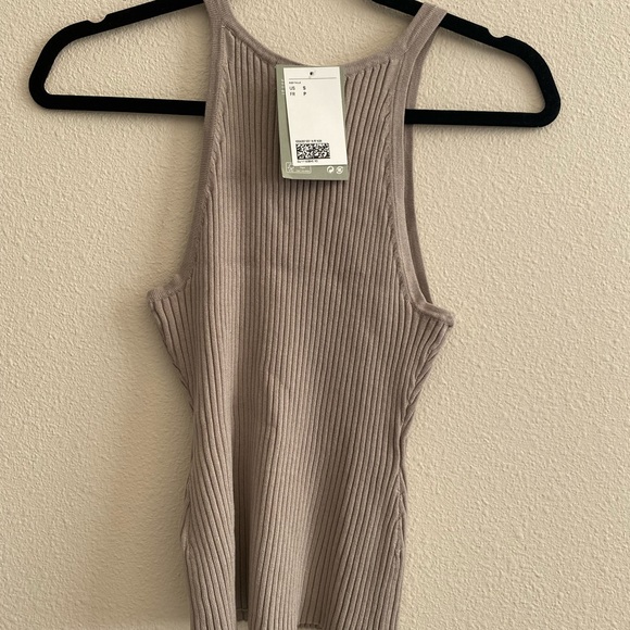 Crop top tank crop bundle New with tag, or in excellent condition - Picture 4 of 7